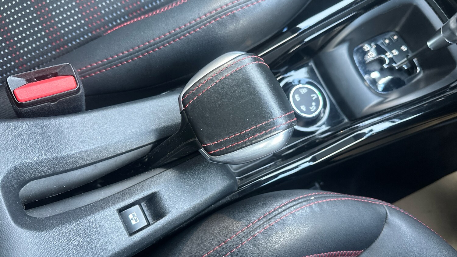 Used Peugeot 2008 2017 for sale - 77551350: Photo 21