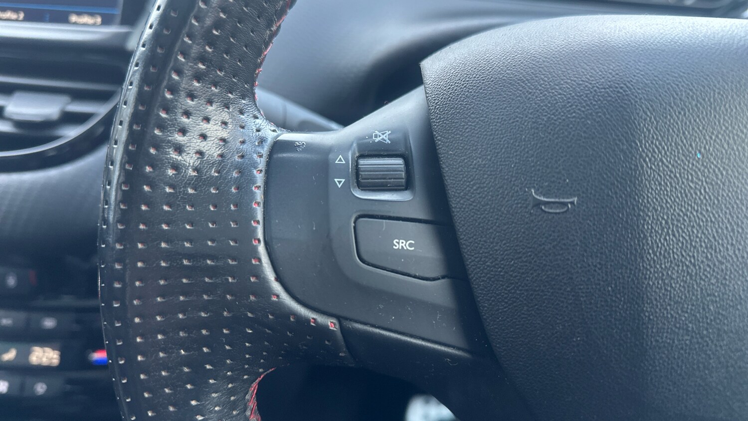 Used Peugeot 2008 2017 for sale - 77551350: Photo 23