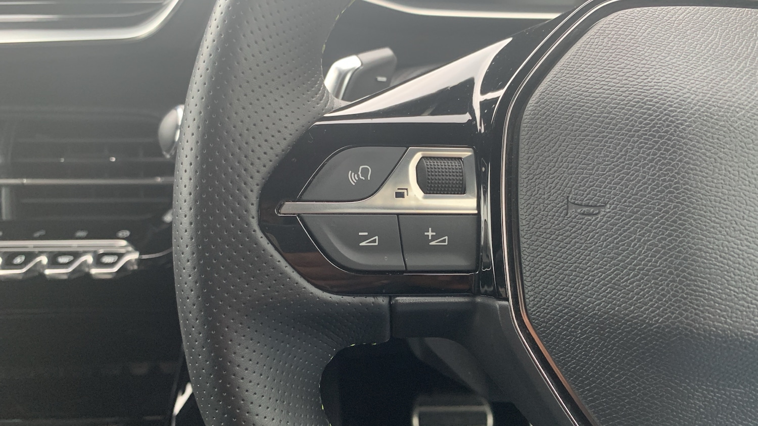 Used Peugeot 2008 2022 for sale - 76586421: Photo 23