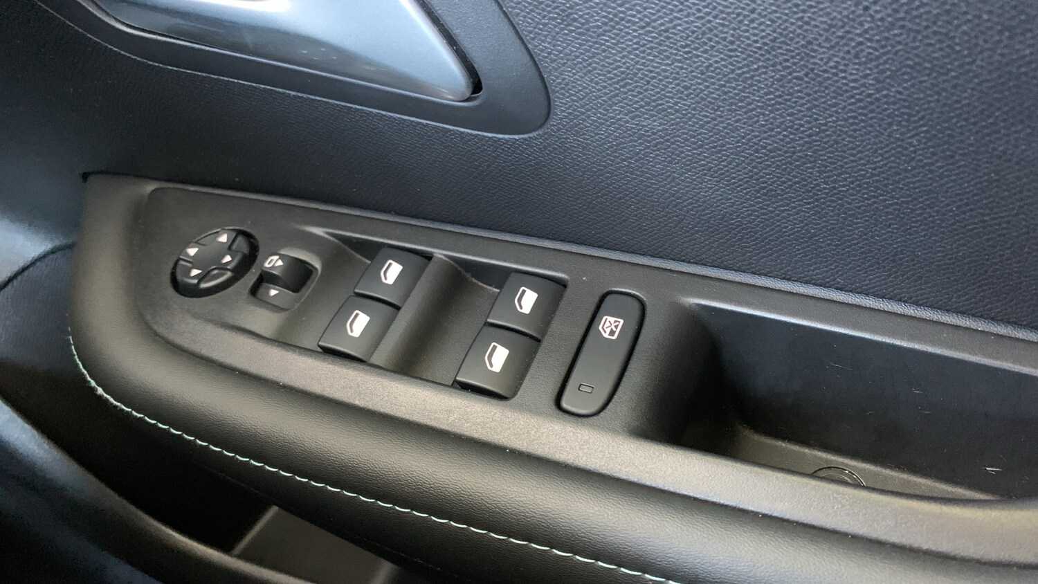 Used Peugeot 208 2021 for sale - 76458401: Photo 22