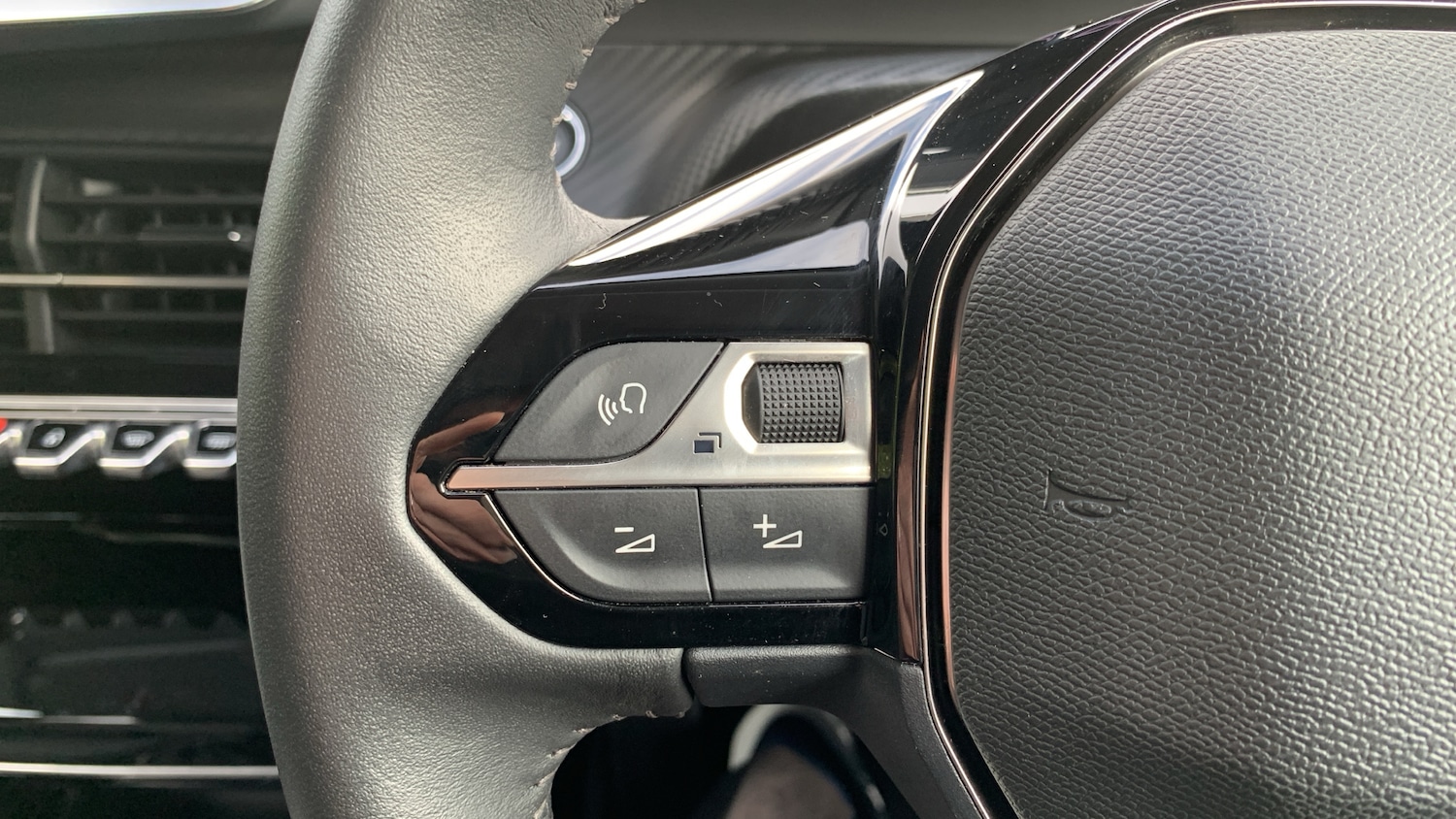 Used Peugeot 2008 2022 for sale - 76338301: Photo 23
