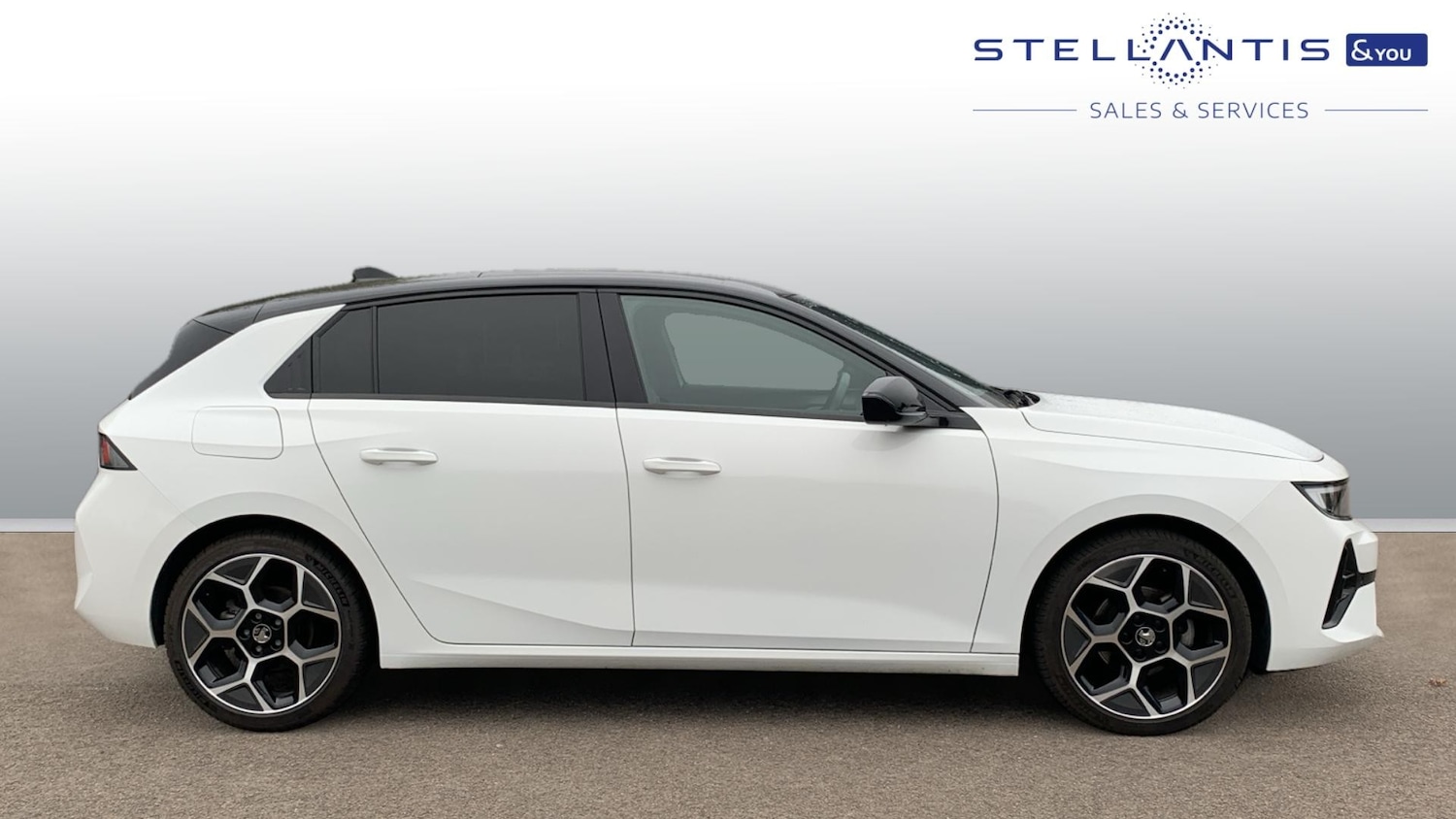 Used Vauxhall Astra 2024 for sale - 76228692: Photo 2