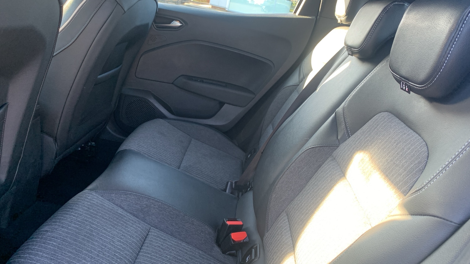 Used Renault Clio 2021 for sale - 76744085: Photo 31