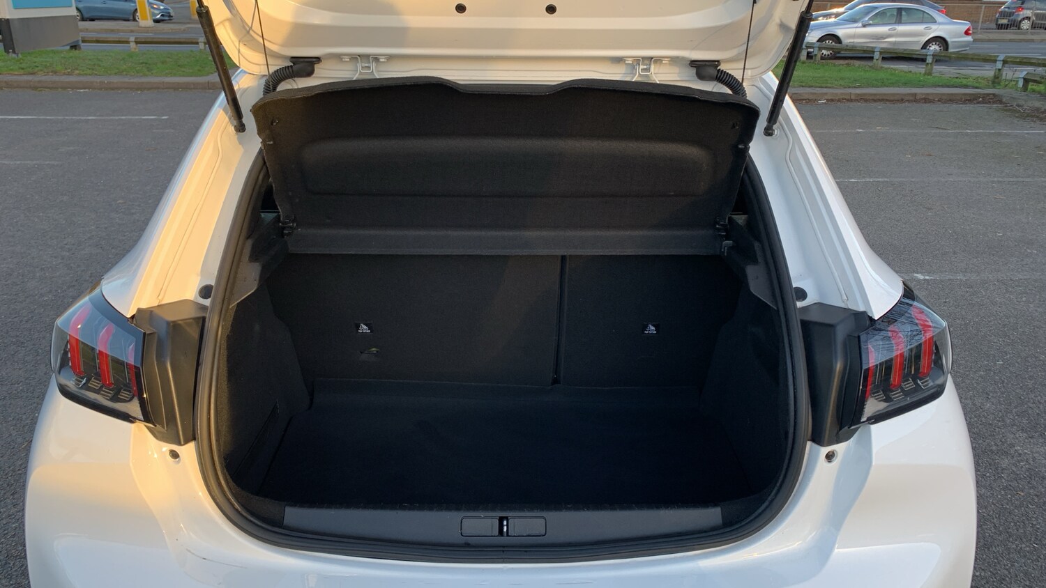 Used Peugeot 208 2023 for sale - 77009420: Photo 19