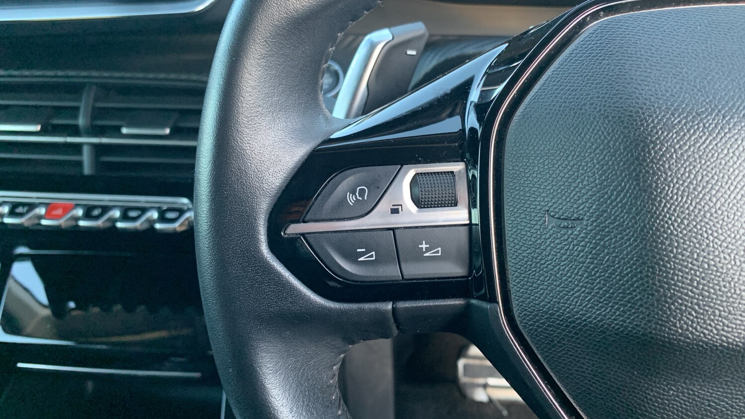 Used Peugeot 208 2023 for sale - 77009420: Photo 23