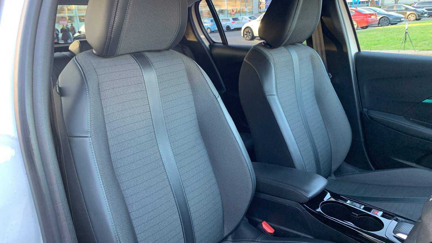 Used Peugeot 208 2023 for sale - 77009420: Photo 37