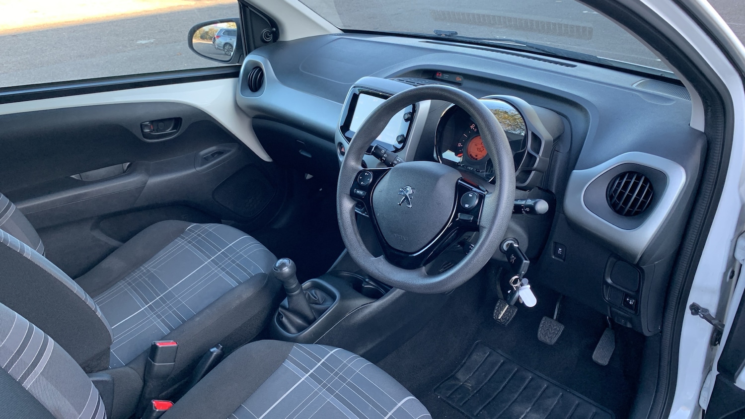 Used Peugeot 108 2017 for sale - 76667809: Photo 11