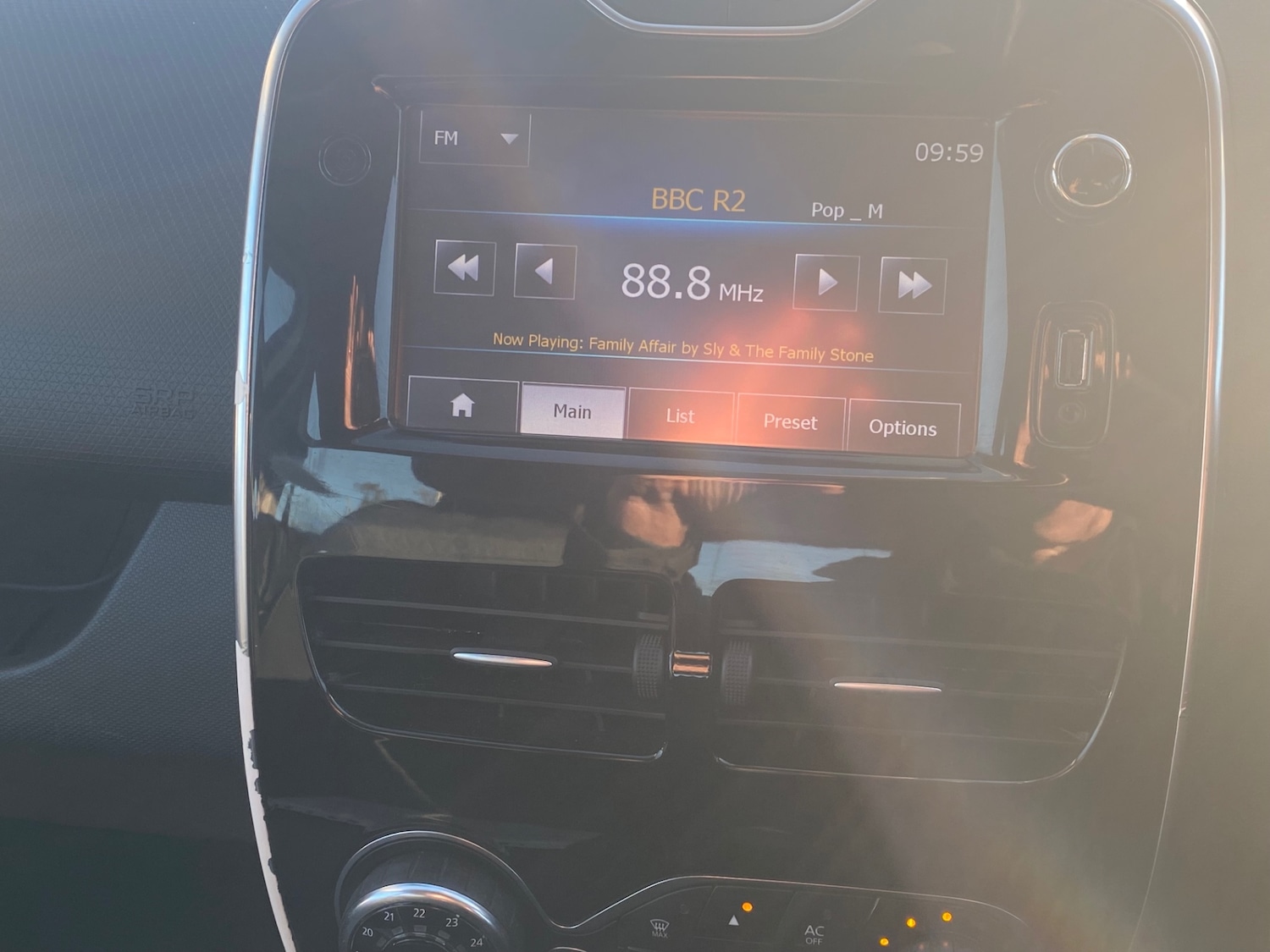 Used Renault Clio 2015 for sale - 76363027: Photo 10