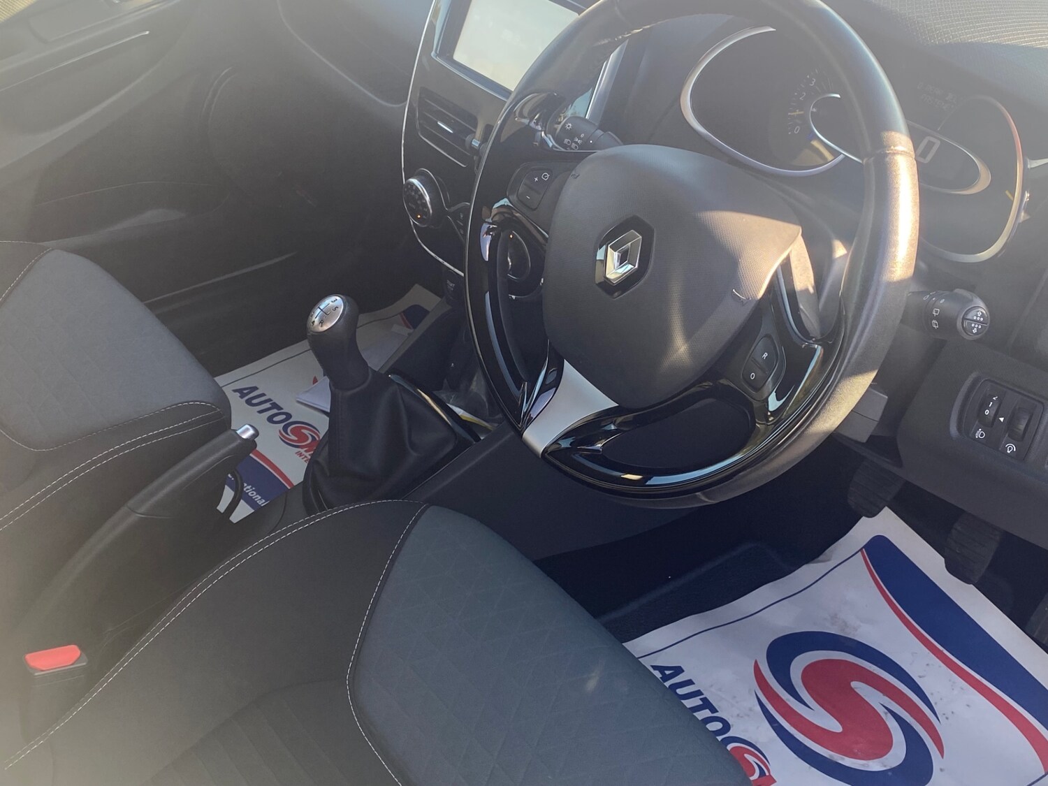 Used Renault Clio 2015 for sale - 76363027: Photo 6