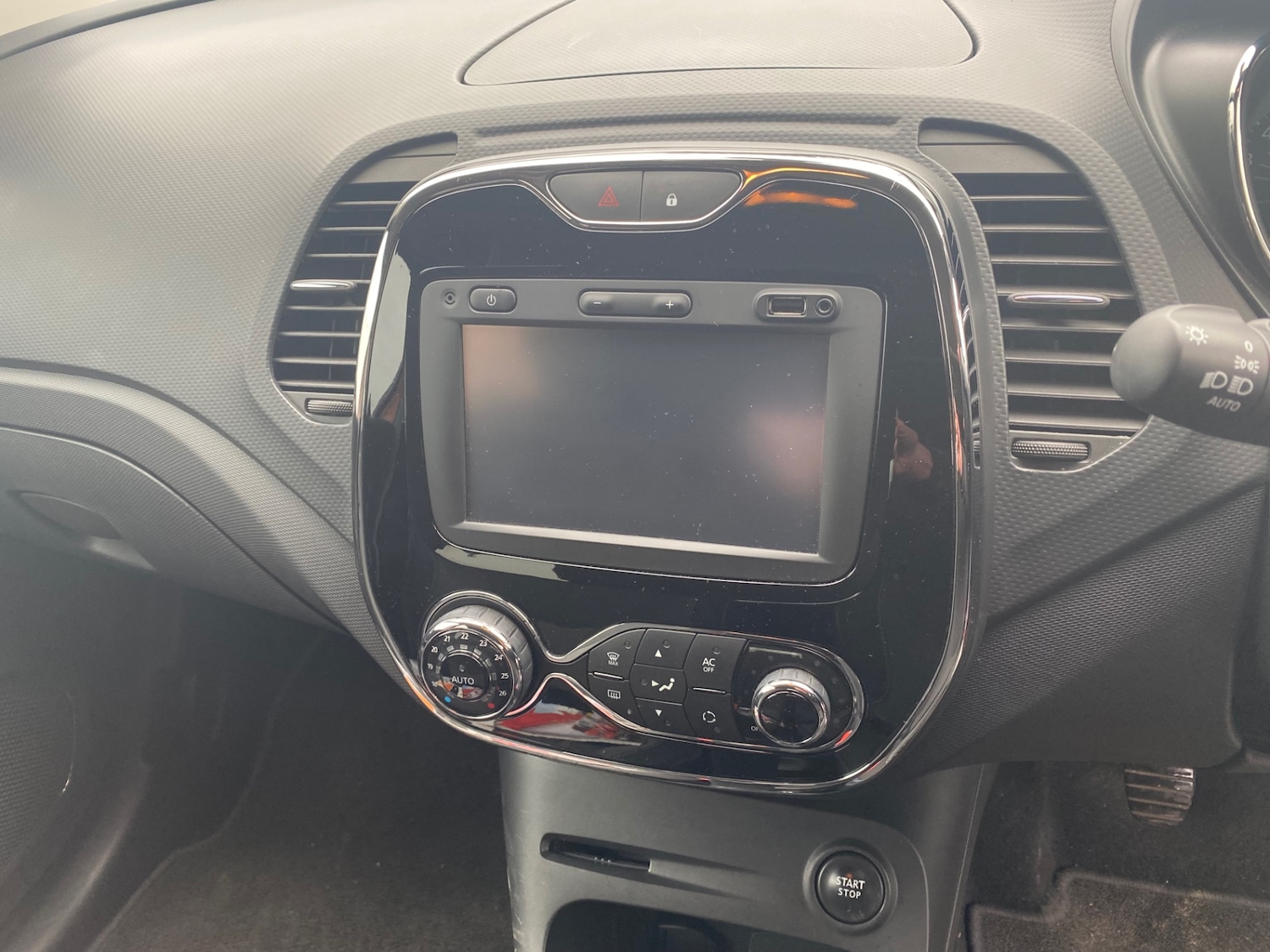 Used Renault Captur 2015 for sale - 77618286: Photo 3