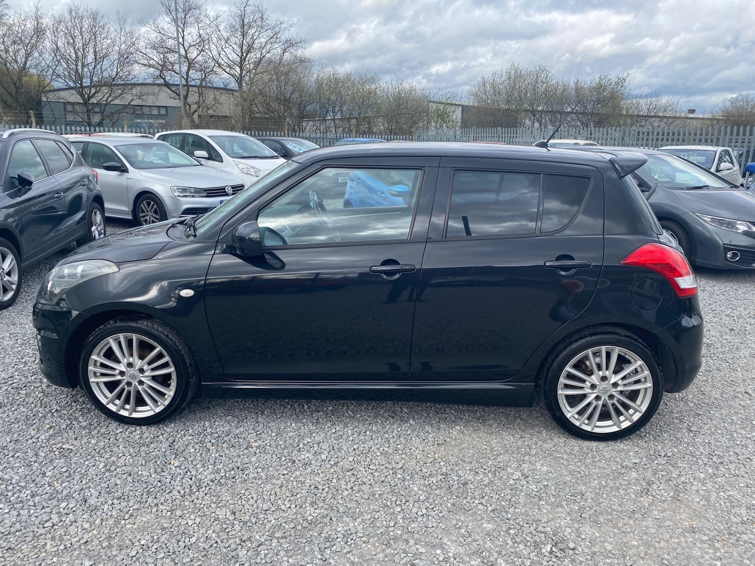 Used Suzuki Swift 2015 for sale - 78123245: Photo 3