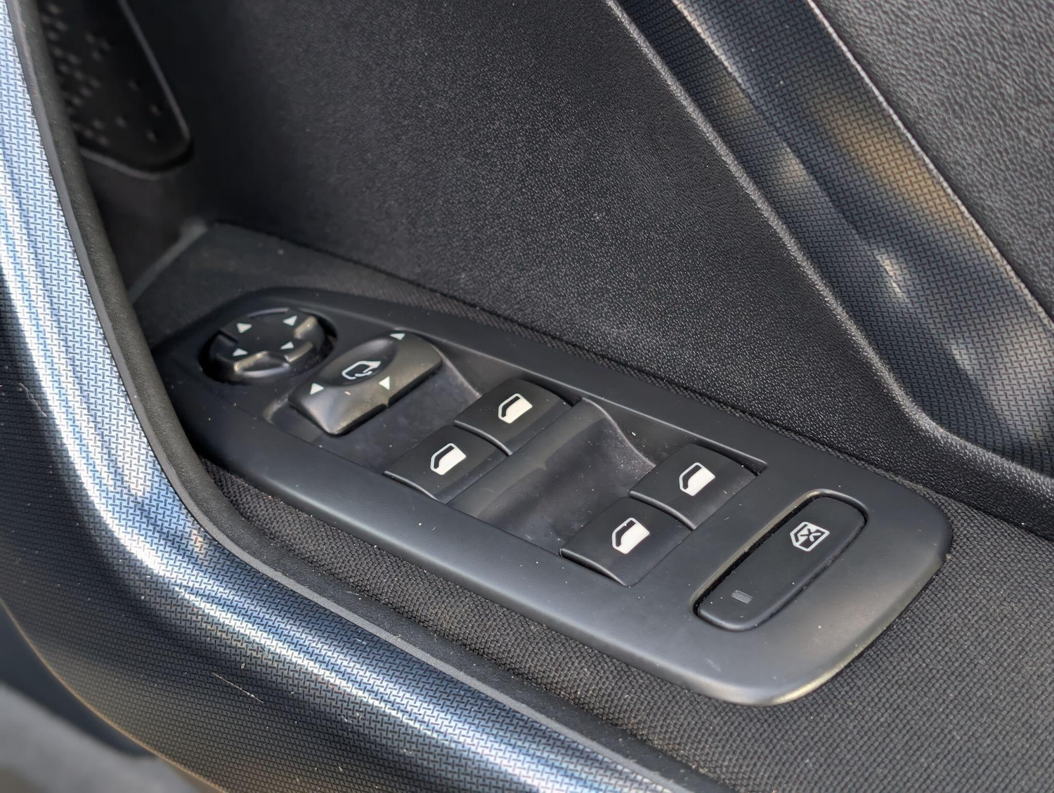 Used Peugeot 2008 2016 for sale - 77657855: Photo 19