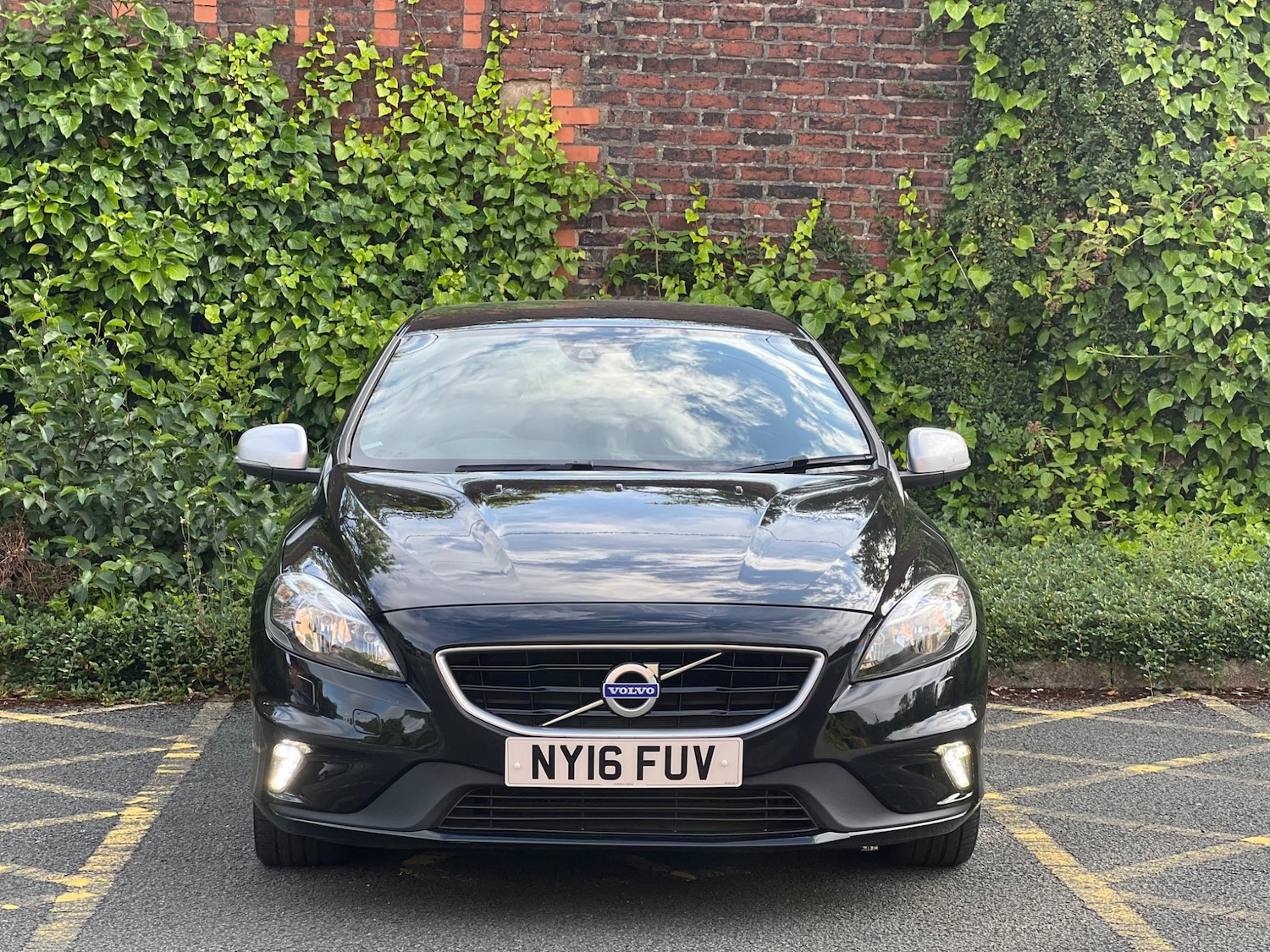 Used Volvo V40 2016 for sale - 76214456: Photo 2