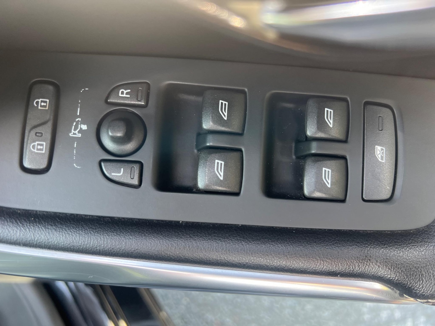 Used Volvo V40 2016 for sale - 76214456: Photo 23