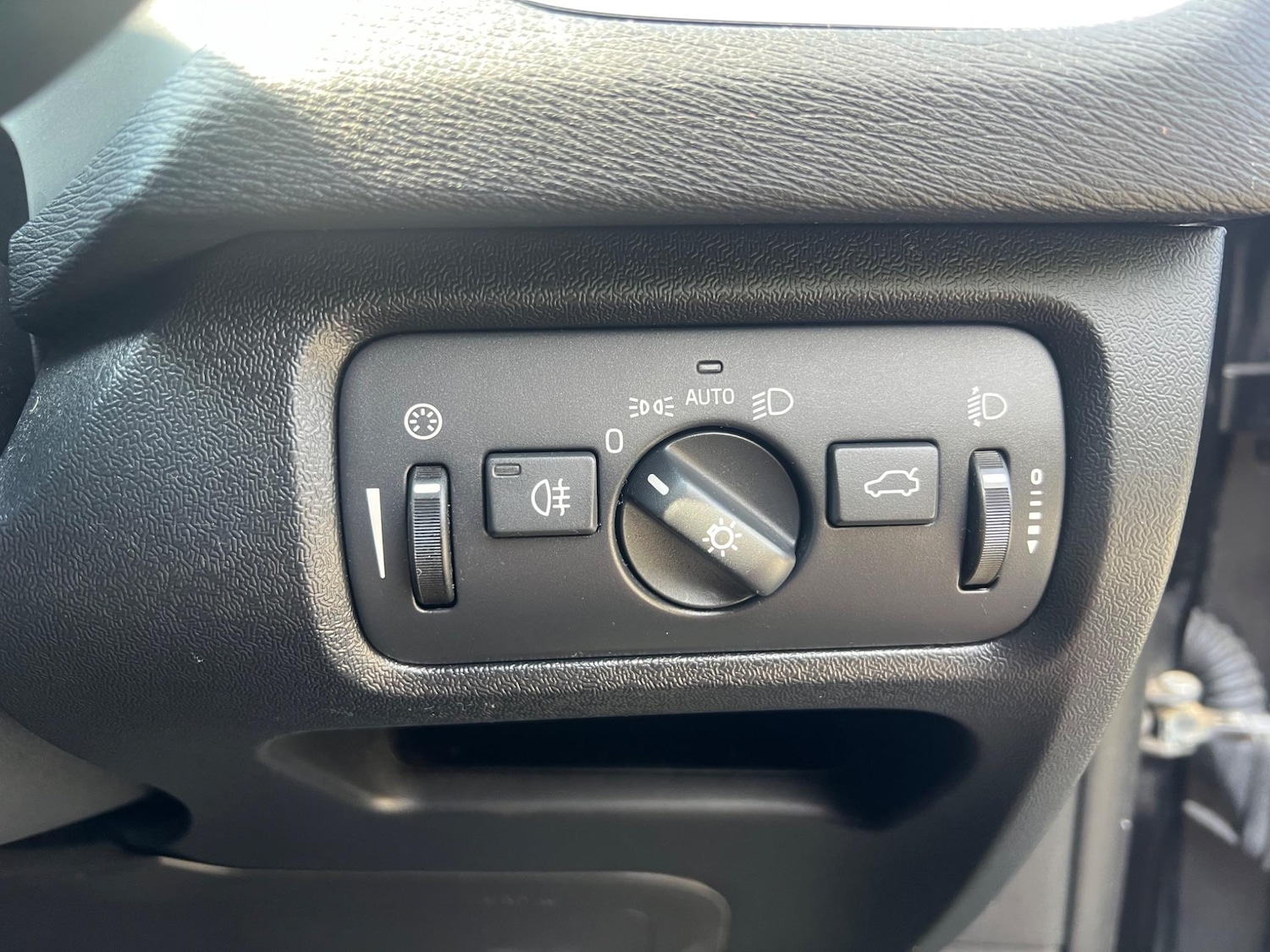 Used Volvo V40 2016 for sale - 76214456: Photo 25