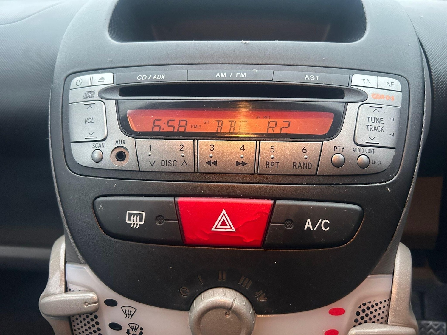 Used Peugeot 107 2011 for sale - 76801015: Photo 11