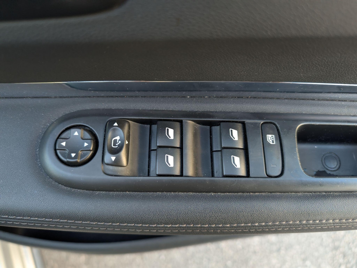 Used Peugeot 3008 2016 for sale - 77166841: Photo 28