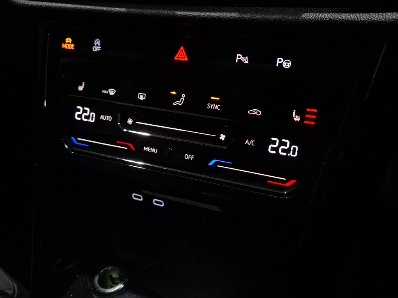 Used Volkswagen T-Roc 2023 for sale - 77721835: Photo 16