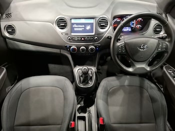 Used Hyundai i10 2018 for sale - 79351179: Photo