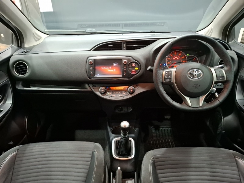 Used Toyota Yaris 2015 for sale - 76897756: Photo 2