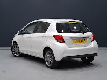 Used Toyota Yaris 2015 for sale - 76897756: Photo