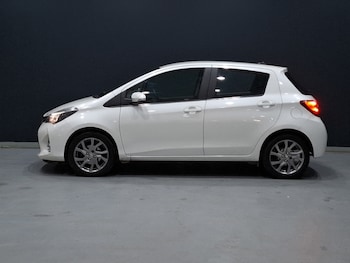 Used Toyota Yaris 2015 for sale - 76897756: Photo