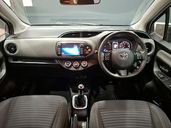 Used Toyota Yaris 2019 for sale - 76144842: Photo 2