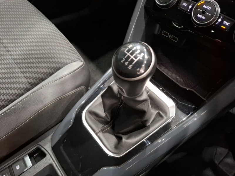 Used Volkswagen T-Roc 2018 for sale - 76587228: Photo 16