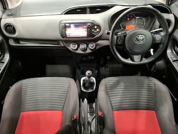 Used Toyota Yaris 2015 for sale - 79858061: Photo