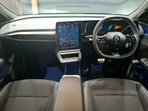 Used Renault Scenic E-Tech 2024 for sale - 76289486: Photo 2
