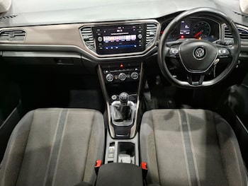 Used Volkswagen T-Roc 2019 for sale - 79452005: Photo