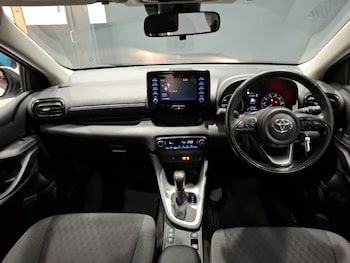 Used Toyota Yaris 2022 for sale - 76548936: Photo