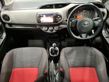 Used Toyota Yaris 2015 for sale - 79561525: Photo