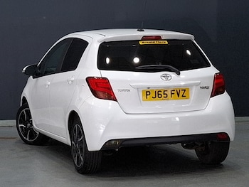 Used Toyota Yaris 2015 for sale - 79561525: Photo