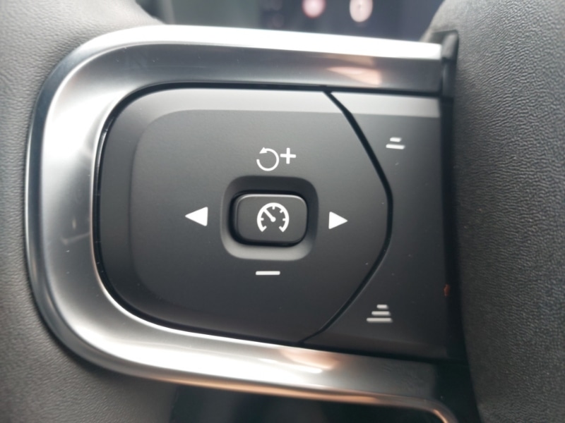 Used Volvo XC40 2025 for sale - 76967327: Photo 15