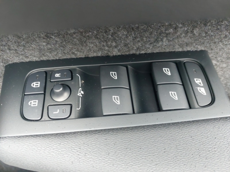 Used Volvo XC40 2025 for sale - 77815878: Photo 19