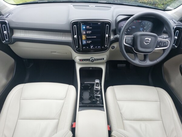 Used Volvo XC40 2021 for sale - 76213689: Photo 2