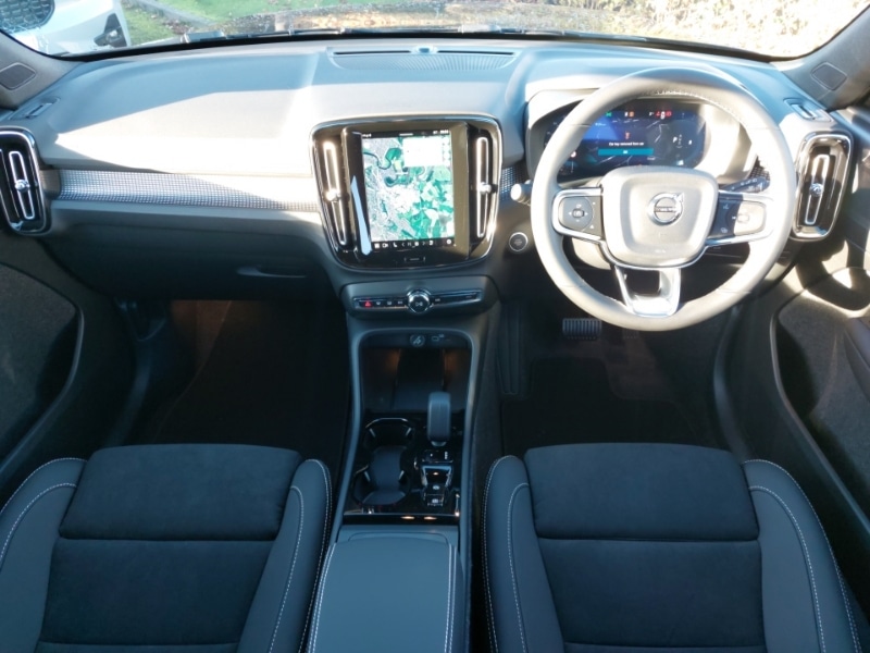 Used Volvo XC40 2025 for sale - 76579127: Photo 2