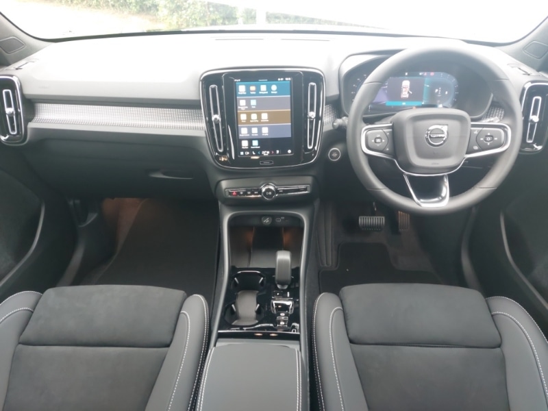 Used Volvo XC40 2025 for sale - 76493432: Photo 2