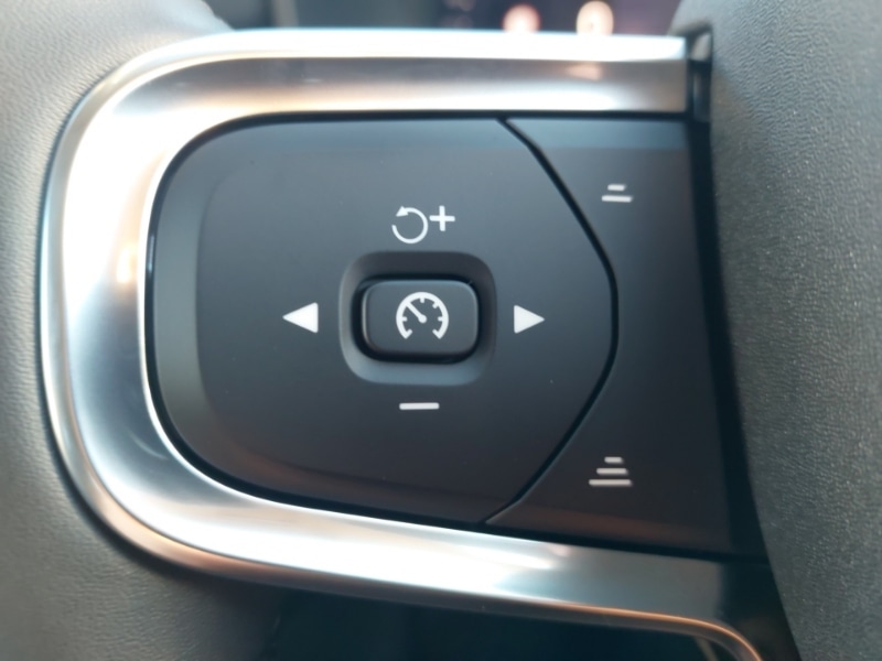 Used Volvo XC40 2025 for sale - 76854007: Photo 15