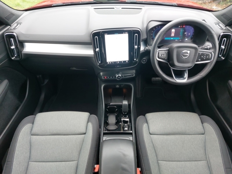 Used Volvo XC40 2023 for sale - 76864419: Photo 2