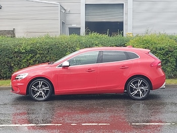 Used Volvo V40 2019 for sale - 75926085: Photo