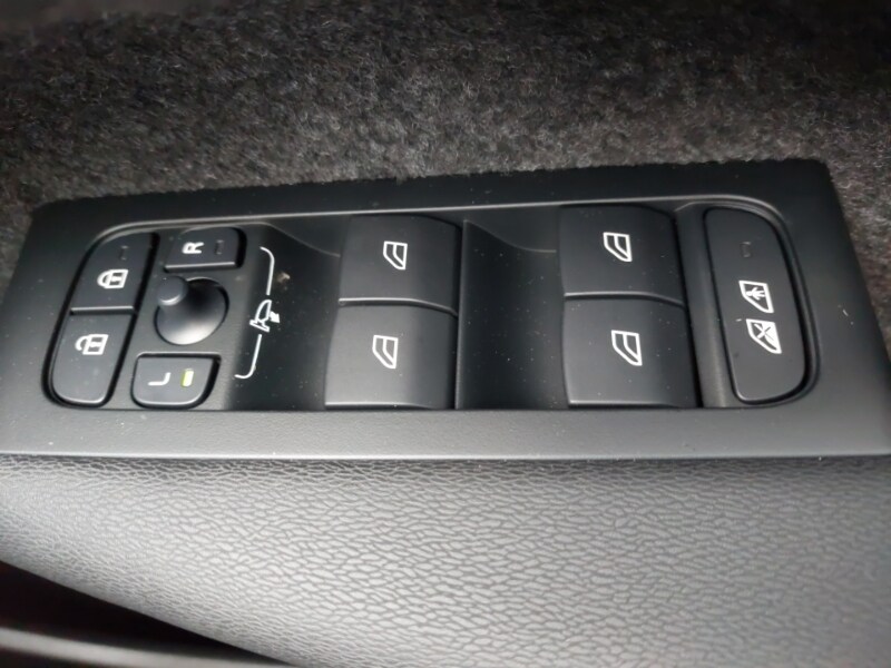 Used Volvo XC40 2025 for sale - 77815817: Photo 18