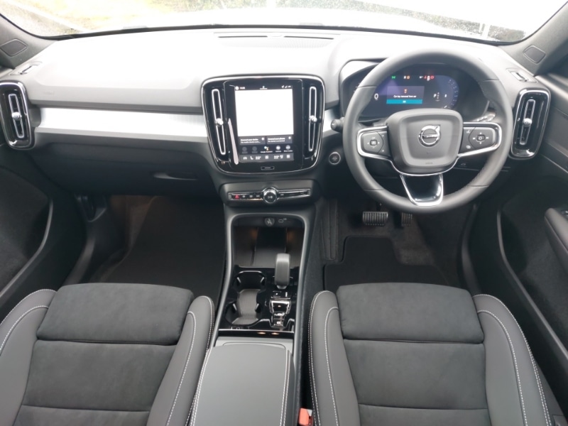 Used Volvo XC40 2025 for sale - 76150380: Photo 2