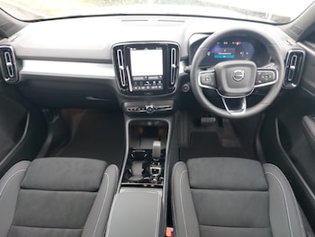 Used Volvo XC40 2025 for sale - 76150380: Photo