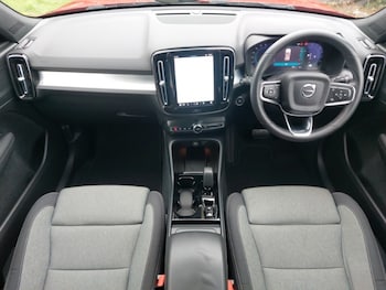 Used Volvo XC40 2023 for sale - 76275843: Photo 2