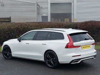 Used Volvo V60 2021 for sale - 76911845: Photo