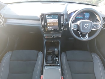 Used Volvo XC40 2024 for sale - 76254540: Photo 2