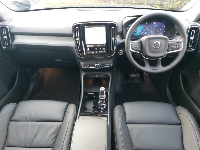 Used Volvo XC40 2025 for sale - 76556432: Photo 2