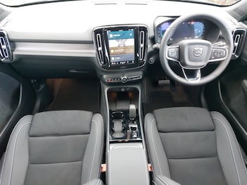 Used Volvo XC40 2025 for sale - 76435130: Photo